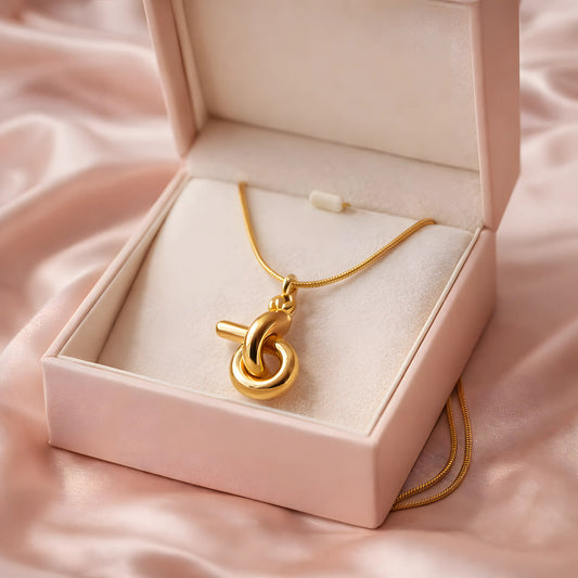 Ogrlica minimal luksuz.