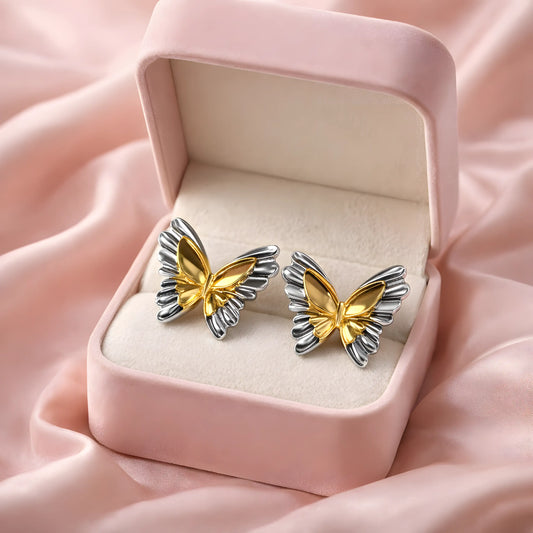 Svetlucave minđuše u obliku leptirića.