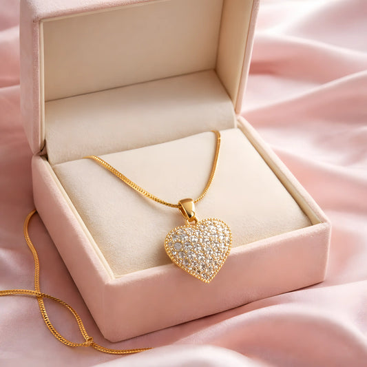 Svetlucava ogrlica puno srce